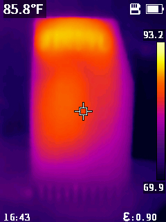 Thermal photo of enclosure side while clock is operating